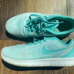 Youth Nike tennis shoes